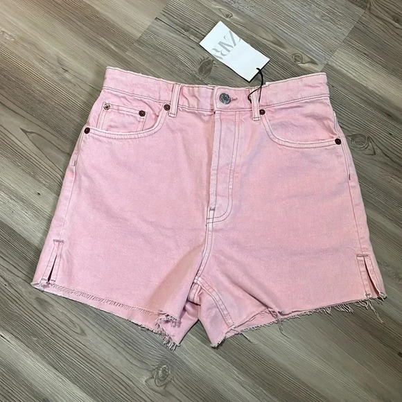 Zara Denim Shorts Light Pink High rise Side slit Button fly Raw hem Size 6 NWT - Picture 1 of 11